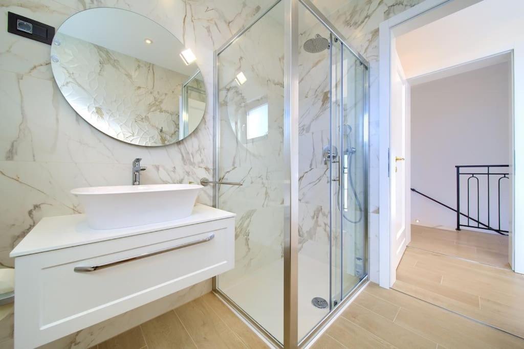 Luxury Villa Harmony With Heated Pool And Seaview Vrh  Exterior photo