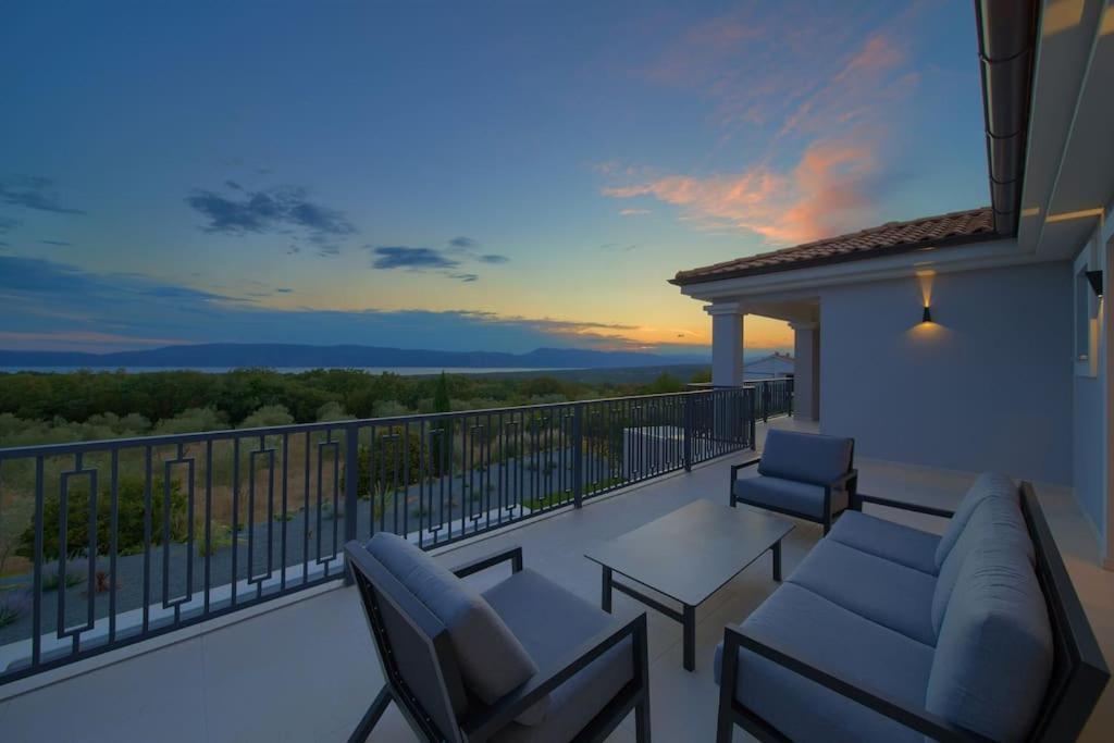 Luxury Villa Harmony With Heated Pool And Seaview Vrh  Exterior photo