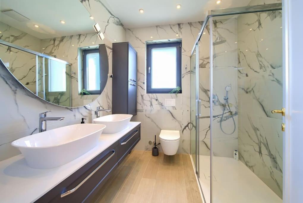 Luxury Villa Harmony With Heated Pool And Seaview Vrh  Exterior photo