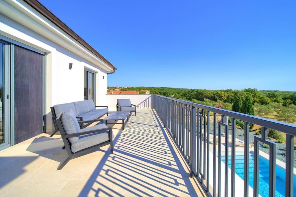 Luxury Villa Harmony With Heated Pool And Seaview Vrh  Exterior photo